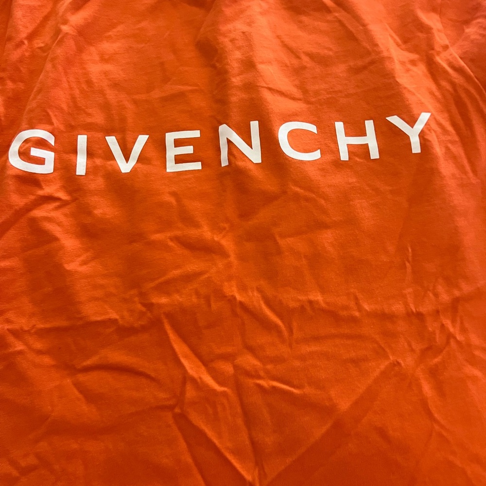 Unisex shirt, size 14